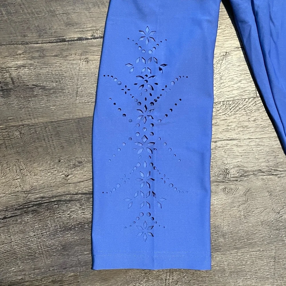 Maurice’s In Motion Periwinkle Blue Cut Out Leggings.  Women’s XL Athletic Capri - Picture 3 of 6